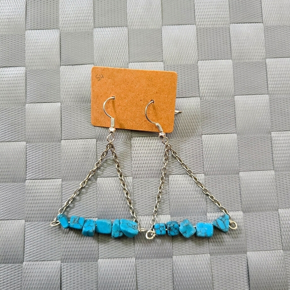 Stone triangle earrings - Picture 2 of 3